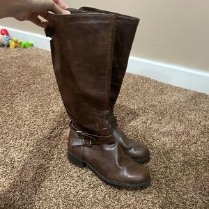 Women boots size 6